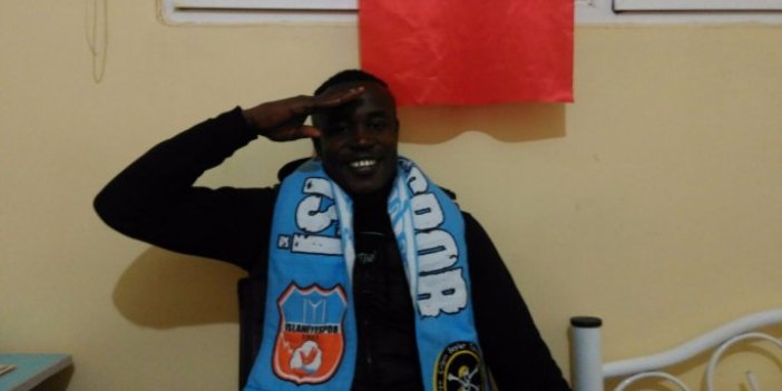 Nijeryalı futbolcu Mehmetçik için asker selamı verdi