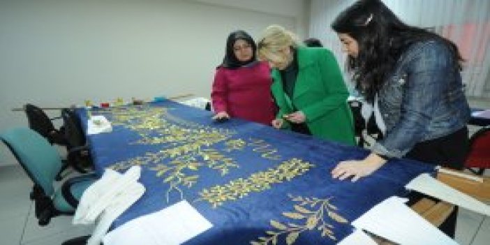 Esma Sultan’ın sanduka örtüsü Trabzon’da yenileniyor 