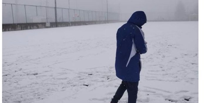 Trabzon'da futbol maçına kar engeli