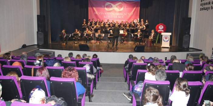 Türk Sanat Müziği Korosu Trabzon'da kadınlar için çaldı