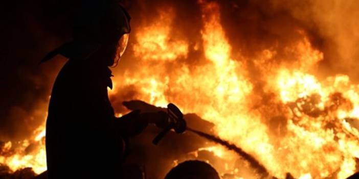 İstanbul Fatih’te bir binanın giriş katında yangın çıktı. 17 Kasım 2016