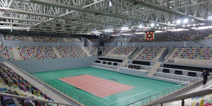 Trabzon'da Tenis kortu spor salonuna dönüştü