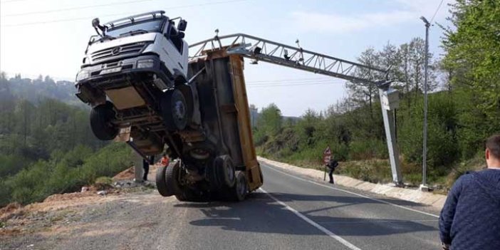 Trabzon plakalı kamyon öyle bir hale geldi ki...