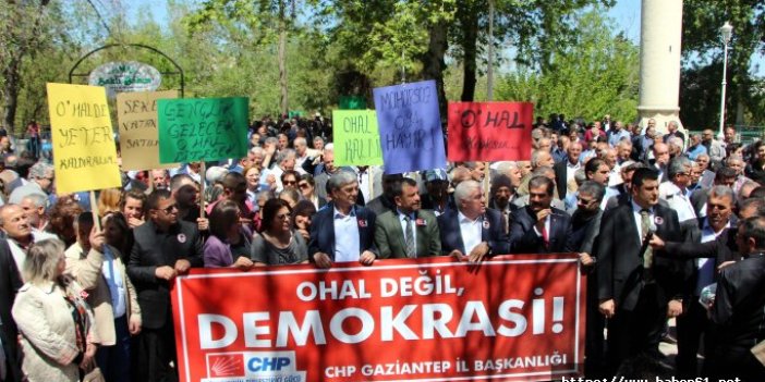 Gaziantep'te CHP'lilerden OHAL'e karşı oturma eylemi