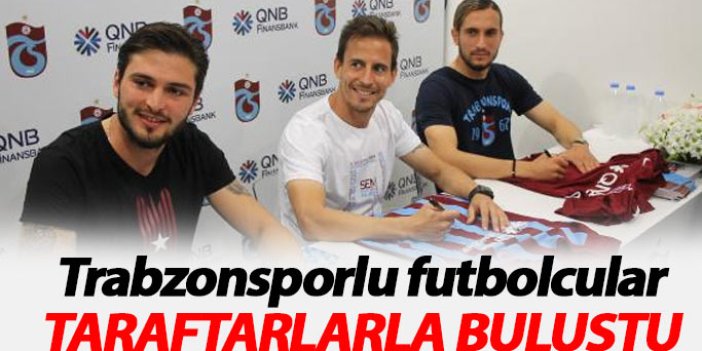 Trabzonsporlu futbolcular taraftarla bir araya geldi