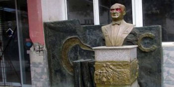 Atatürk büstüne çirkin saldırı - 22 Nisan 2018