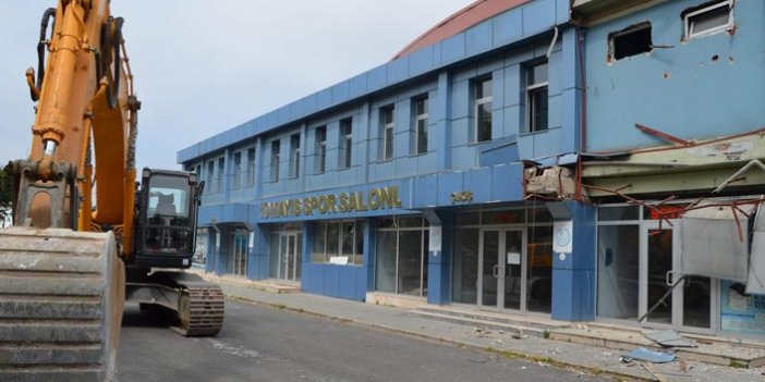 Trabzon'da 19 Mayıs spor salonu yıkılıyor