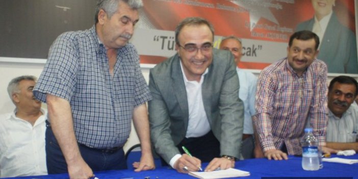 MHP'li Başkan Karaçoban İYİ Parti rozetini taktı