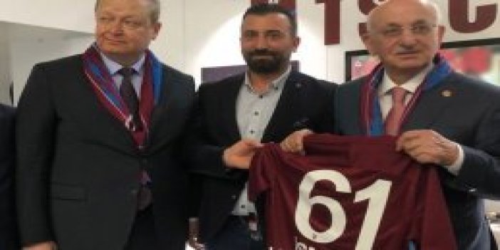 Meclis Başkanı'na Trabzonspor forması