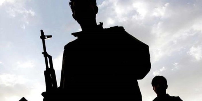 Şırnak'ta 8 suçtan aranan terörist teslim oldu