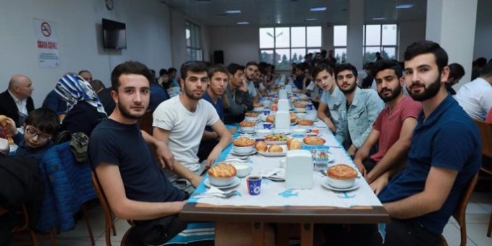 Fatsa Belediyesinden üniversite öğrencilerine iftar 
