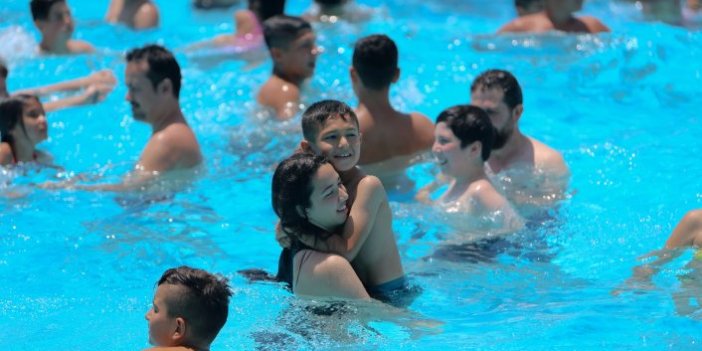 Antalya'da bayramda havuzlar doldu