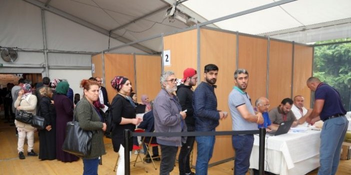 Fransa’da Türk vatandaşlar sandık başında