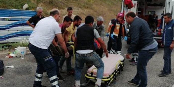 Tarım işçilerini taşıyan kamyonet devrildi: 2 ölü, 37 yaralı