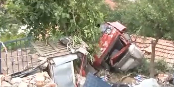 Freni patlayan kamyonet evin çatısına uçtu: 1 ölü