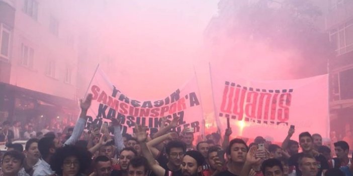 Taraftarlar Samsunspor’un 53’üncü yılını kutladı