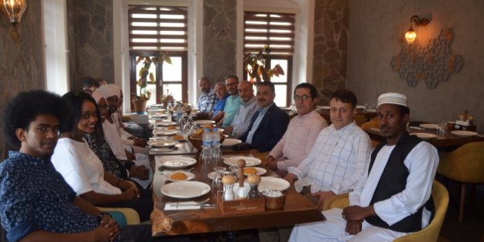 Trabzonlu Sudan Büyükelçisi Neziroğlu, Sudanlı öğrenciler ile buluştu 
