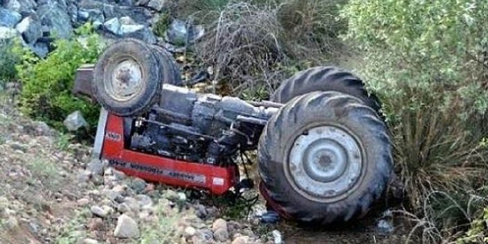 Traktör şarampole devrildi: 3 ölü