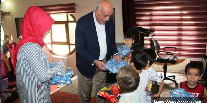 Başkan Seyfi Dingil’den kimsesiz çocuklara bayram hediyesi