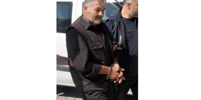 Samsun'da torununun eline silah veren dede tutuklandı.