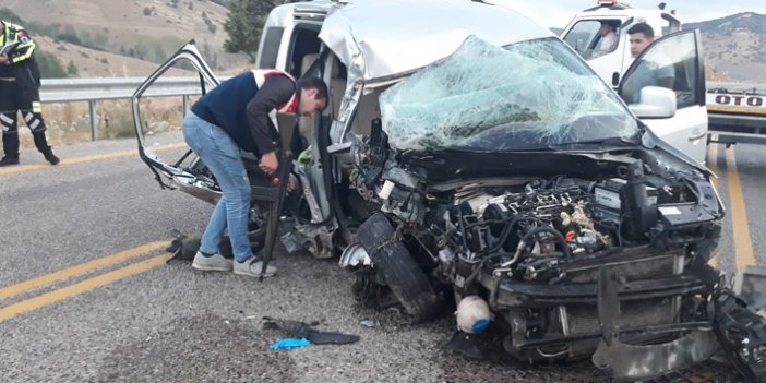 Trabzon'a gelirken kaza yaptı: 2 ÖLÜ 4 YARALI!