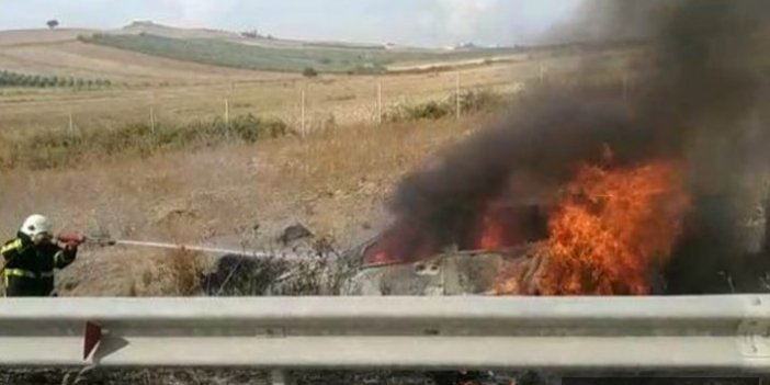 Adana'da kaza yapan araç yandı
