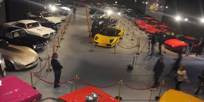Kıbrıs'ta araba müzesi otomobil tutkunlarını etkiledi.