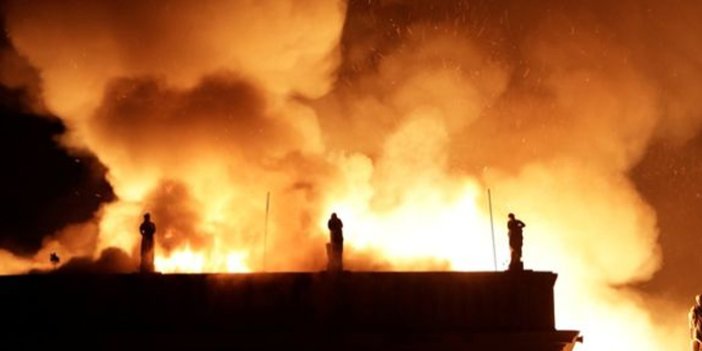 Samsun'da 8 ev yanarak kül oldu