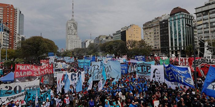Arjantin'de halk sokaklara döküldü