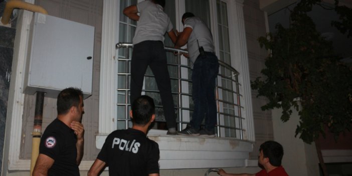 Polis balkona tırmandı