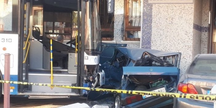 Freni patlayan belediye otobüsü araçların arasına daldı: 3 yaralı