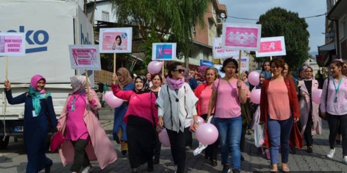 Kadınlar meme kanseri için yürüdü