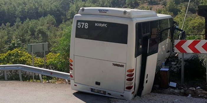 Tur minibüsü kaza yaptı: 28 yaralı