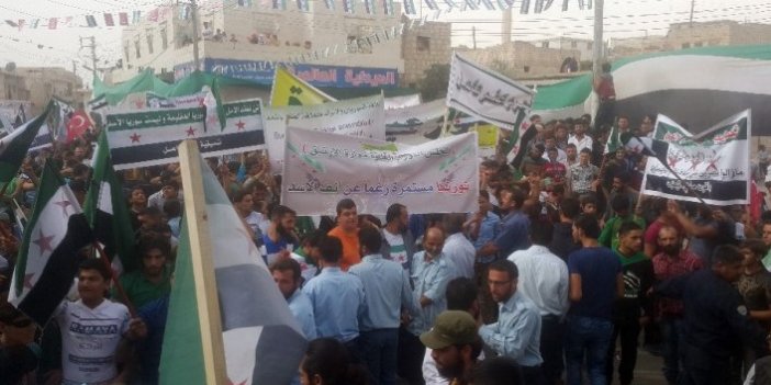 İdlib’de Esad karşıtı protesto