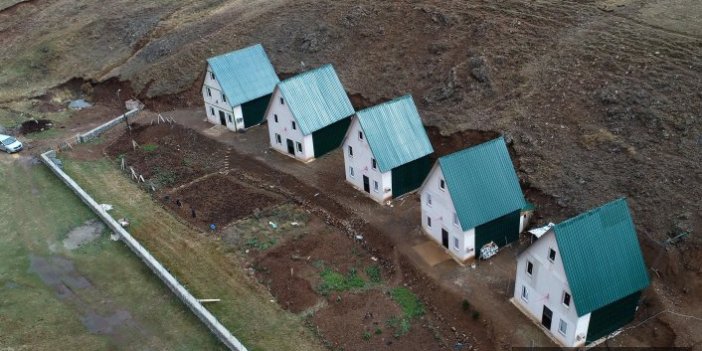 Yaylada tek tip inşa edilen 6 ev kaçak çıktı