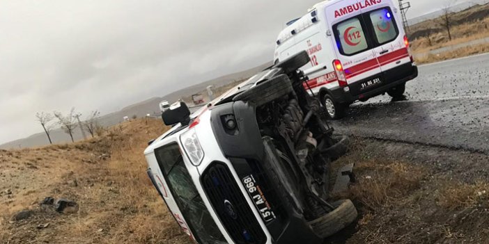 Hasta taşıyan ambulans kaza yaptı