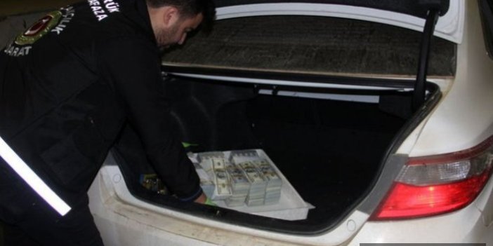 Otomobilin bagajındaki baklava tepsisinde 1.5 milyon dolar!