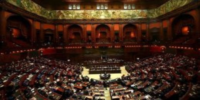 İtalya'yı karıştıran olay: Parlamentoda cinsel ilişki skandalı!