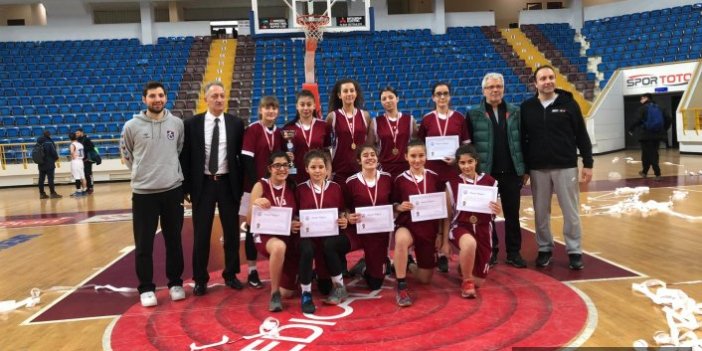 Yavuz Sultan Selim Anadolu Lisesi’nden çifte şampiyonluk