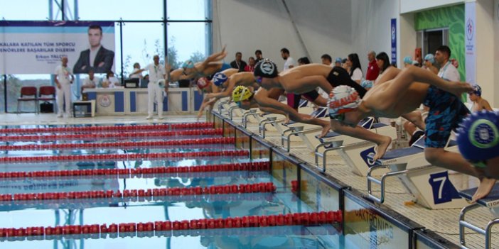 Trabzon'da yüzme şampiyonası finaller başladı
