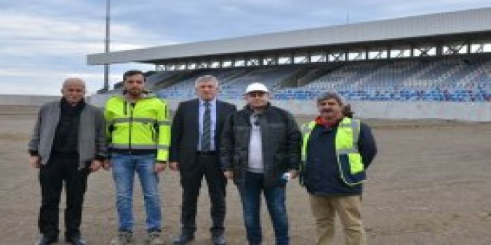 Başkan Sarıalioğlu yeni Of Stadyumu inşaatını inceledi