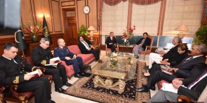 Hulusi Akar, Pakistan Başbakanı Khan ile görüştü