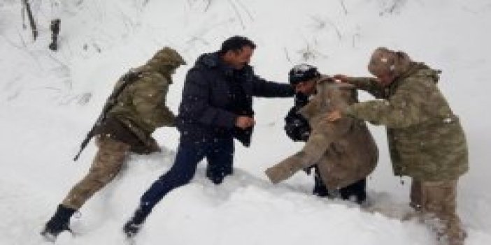 Karda mahsur kalan kişi kurtarıldı