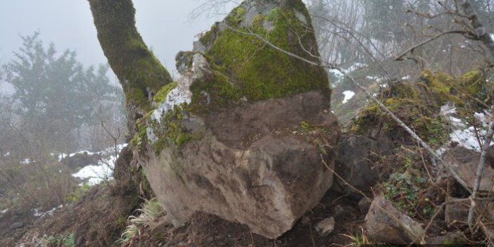Kaçak kazı sonrası kaya parçaları tehlike saçıyor
