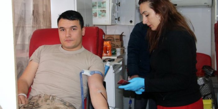 Jandarma’dan Kızılay’a kan bağışı