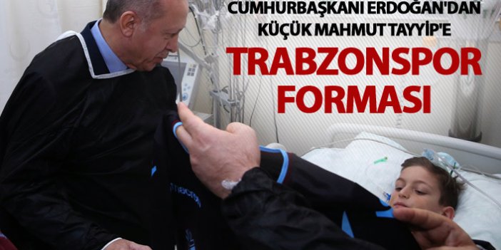 Cumhurbaşkanı Erdoğan'dan Küçük Tayyip'e Trabzonspor forması