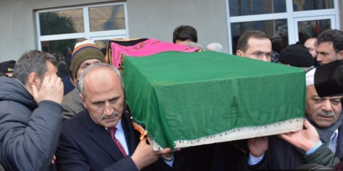 Bakan Turhan Trabzon'da cenazeye katıldı