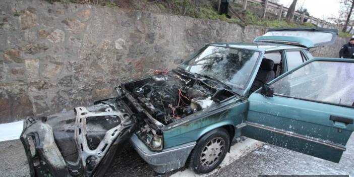 Kocaeli'nde Otomobil seyir halindeyken alev aldı - 27 Şubat 2019
