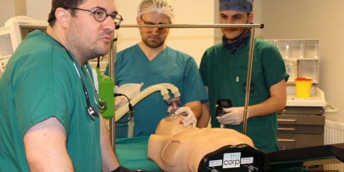 Rize'de tepki veren robotlarla Tıp eğitimi