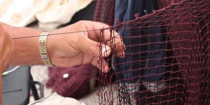 Sinop'ta balıkçıların ağ onarım mesaisi